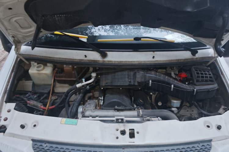 Used Iveco Power Daily 2013 2.5T-V39 Box Truck High Roof Engine Bay
