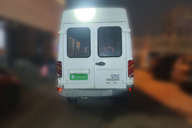 Used Iveco Power Daily 2013 2.5T-V39 Box Truck High Roof Exterior 4