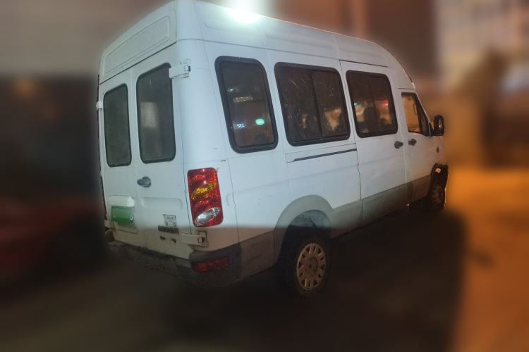 Used Iveco Power Daily 2013 2.5T-V39 Box Truck High Roof Exterior 5