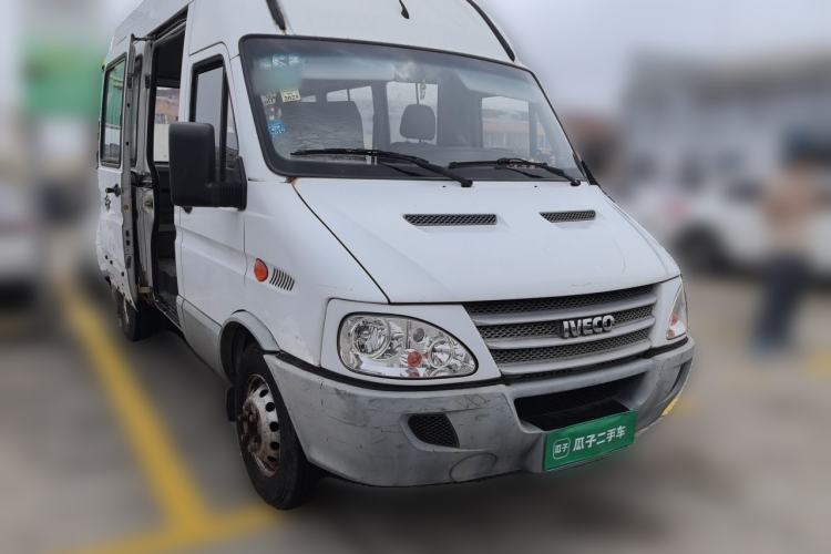 Used Iveco Power Daily 2013 2.5T-V39 Box Truck High Roof Front Right 45 Deg