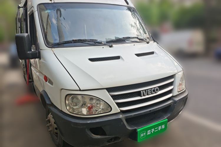 Used Iveco Power Daily 2013 2.5T-A37 Dual-Purpose High-Roof Van Front Right 45 Deg