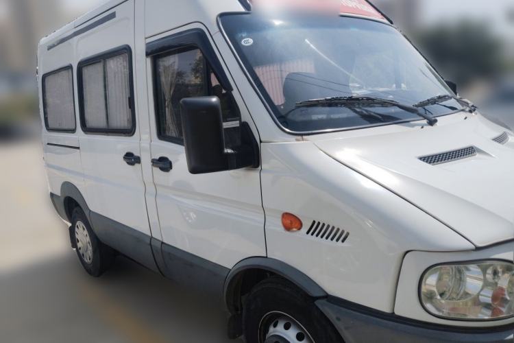 Used Iveco Power Daily 2013 3.0T-A37 Dual-Purpose Low-Roof F1C Van Front Right 45 Deg