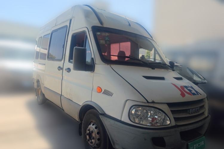 Used Iveco Power Daily 2013 2.5T-A37 Dual-Purpose High-Roof Van Front Right 45 Deg