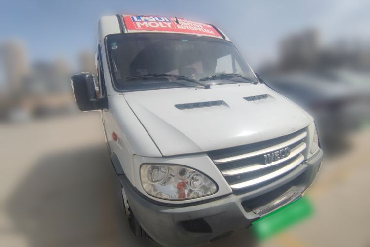 Used Iveco Power Daily 2013 3.0T-A37 Dual-Purpose Low-Roof F1C Van Front Right 45 Deg