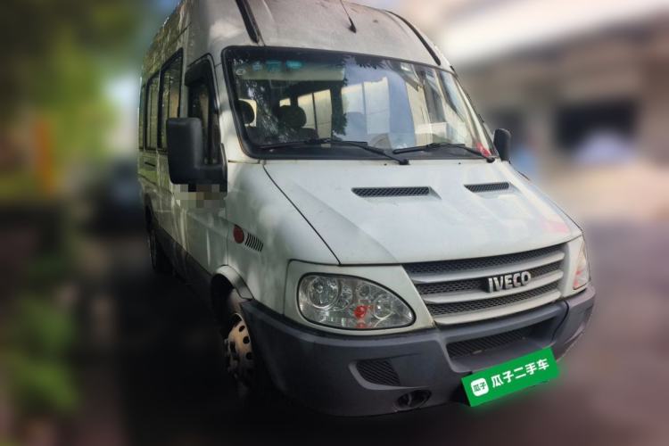 Used Iveco Power Daily 2013 2.5T-V39 Box Truck High Roof Front Right 45 Deg