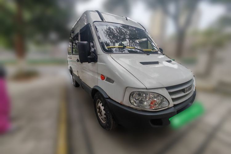 Used Iveco Power Daily 2013 2.5T-V39 Box Truck High Roof Front Right 45 Deg