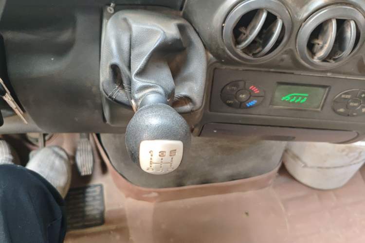 Used Iveco Power Daily 2013 2.5T-A37 Dual-Purpose High-Roof Van Gear Lever