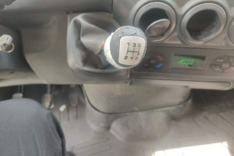 Used Iveco Power Daily 2013 2.8T-A32 All-Round Edition Gear Lever