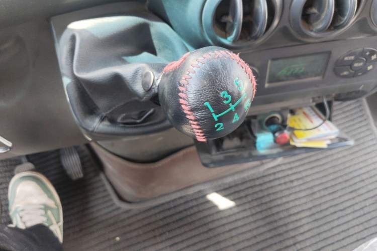 Used Iveco Power Daily 2013 3.0T-A37 Dual-Purpose Low-Roof F1C Van Gear Lever