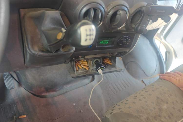 Used Iveco Power Daily 2013 2.5T-A37 Dual-Purpose High-Roof Van Gear Lever
