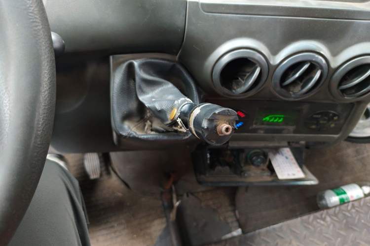 Used Iveco Power Daily 2013 2.5T-A37 Dual-Purpose High-Roof Van Gear Lever