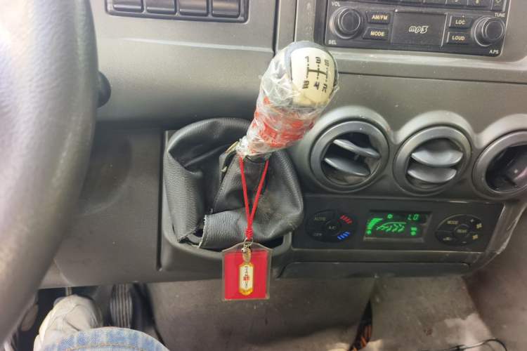 Used Iveco Power Daily 2013 2.5T-V39 Box Truck High Roof Gear Lever