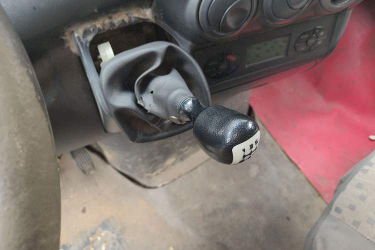 Used Iveco Power Daily 2013 2.8T-A32 Express Version Gear Lever