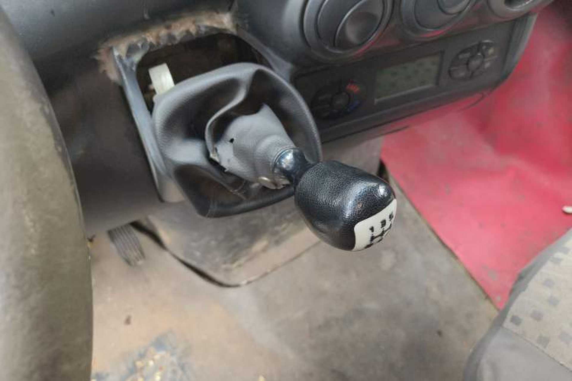 Used Iveco Power Daily 2013 2.8T-A32 Express Version Gear Lever
