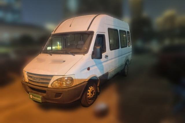 Used Iveco Power Daily 2013 2.5T-V39 Box Truck High Roof