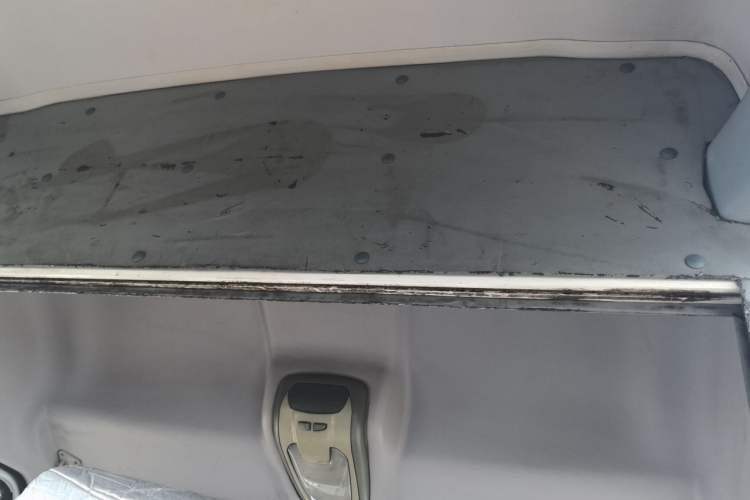 Used Iveco Power Daily 2013 2.5T-V39 Box Truck High Roof Headliner