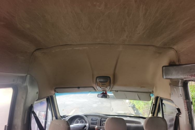 Used Iveco Power Daily 2013 2.5T-V39 Box Truck High Roof Headliner