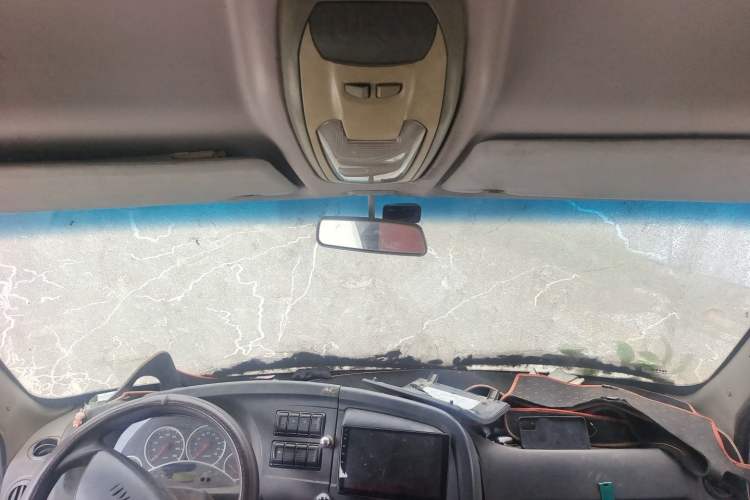 Used Iveco Power Daily 2013 2.5T-V39 Box Truck High Roof Headliner