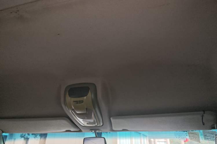Used Iveco Power Daily 2013 2.5T-V39 Box Truck High Roof Headliner