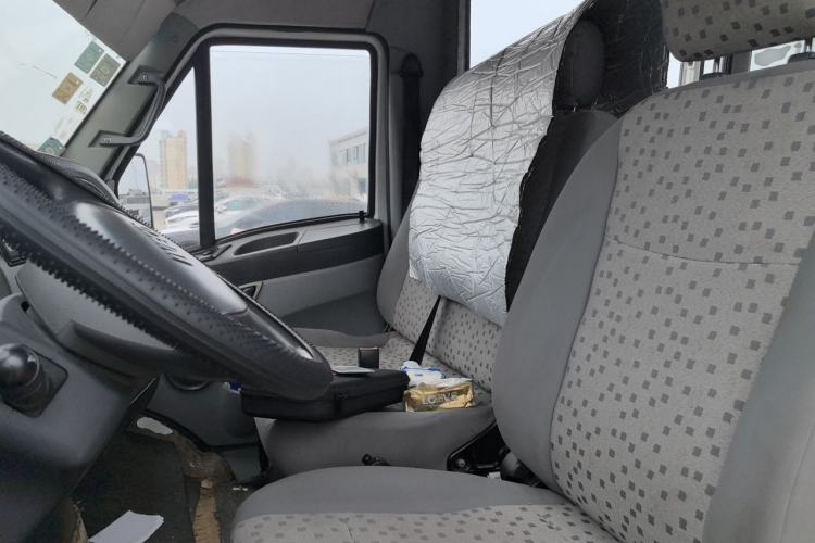Used Iveco Power Daily 2013 2.5T-V39 Box Truck High Roof Left Front Seat