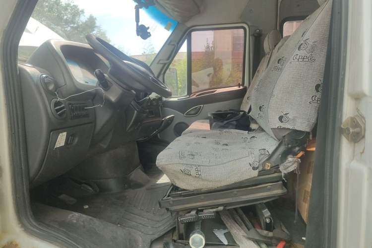 Used Iveco Power Daily 2013 2.8T-A32 All-Round Edition Left Front Seat
