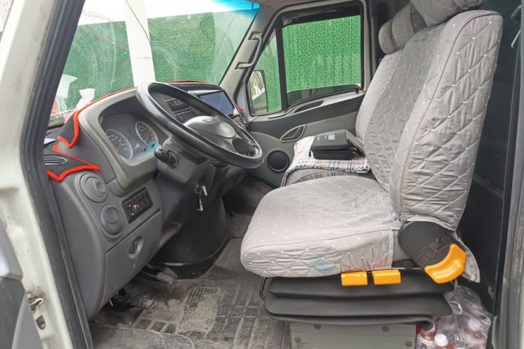 Used Iveco Power Daily 2013 3.0T-V42 Box Truck F1C Left Front Seat