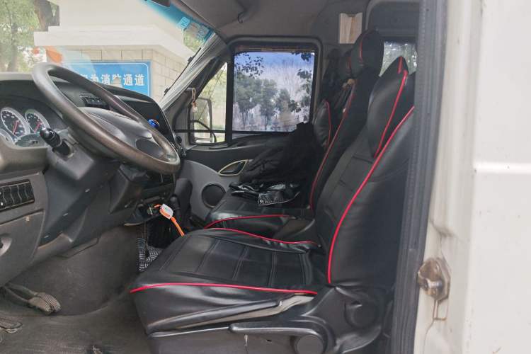 Used Iveco Power Daily 2013 2.5T-V39 Box Truck High Roof Left Front Seat