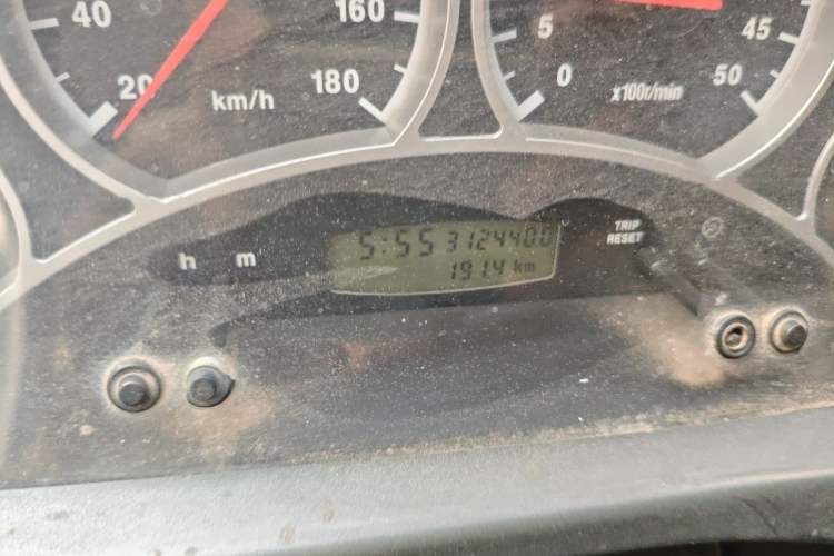 Used Iveco Power Daily 2013 2.5T-A37 Dual-Purpose High-Roof Van Odometer Close Up