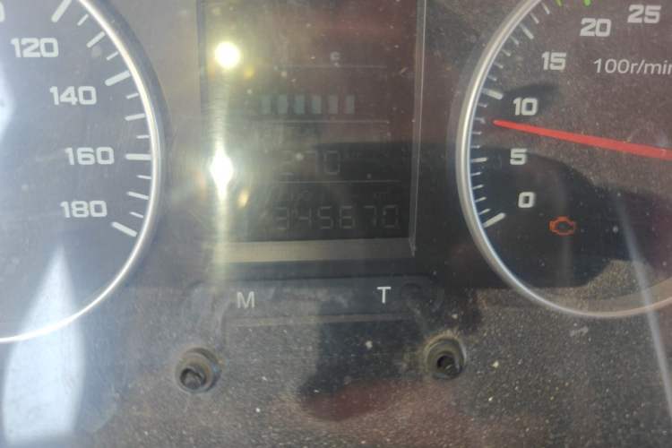 Used Iveco Power Daily 2013 2.5T-A37 Dual-Purpose High-Roof Van Odometer Close Up