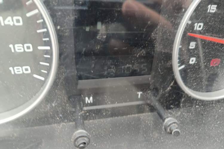 Used Iveco Power Daily 2013 3.0T-V42 Box Truck F1C Odometer Close Up
