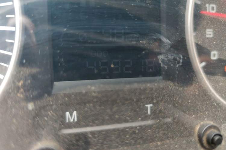 Used Iveco Power Daily 2013 2.5T-A37 Dual-Purpose High-Roof Van Odometer Close Up