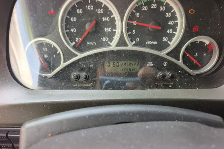 Used Iveco Power Daily 2013 2.5T-V39 Box Truck High Roof Odometer Close Up