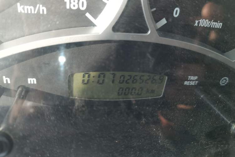 Used Iveco Power Daily 2013 2.5T-A37 Dual-Purpose High-Roof Van Odometer Close Up