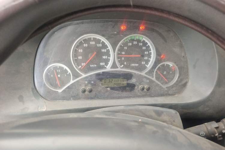 Used Iveco Power Daily 2013 2.5T-V39 Box Truck High Roof Odometer Close Up