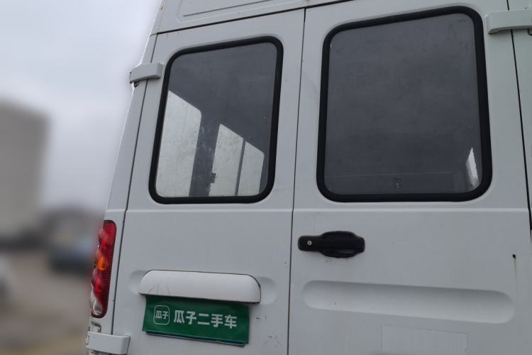 Used Iveco Power Daily 2013 2.5T-V39 Box Truck High Roof Rear