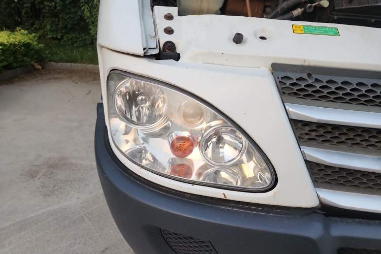 Used Iveco Power Daily 2013 2.8T-A36 Dual-Purpose Passenger and Cargo Vehicle Right Front Headlight