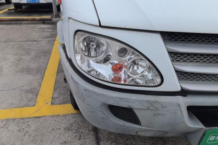 Used Iveco Power Daily 2013 2.5T-V39 Box Truck High Roof Right Front Headlight