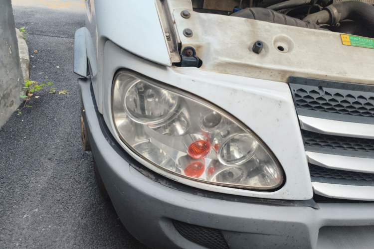 Used Iveco Power Daily 2013 2.8T-A32 All-Round Edition Right Front Headlight
