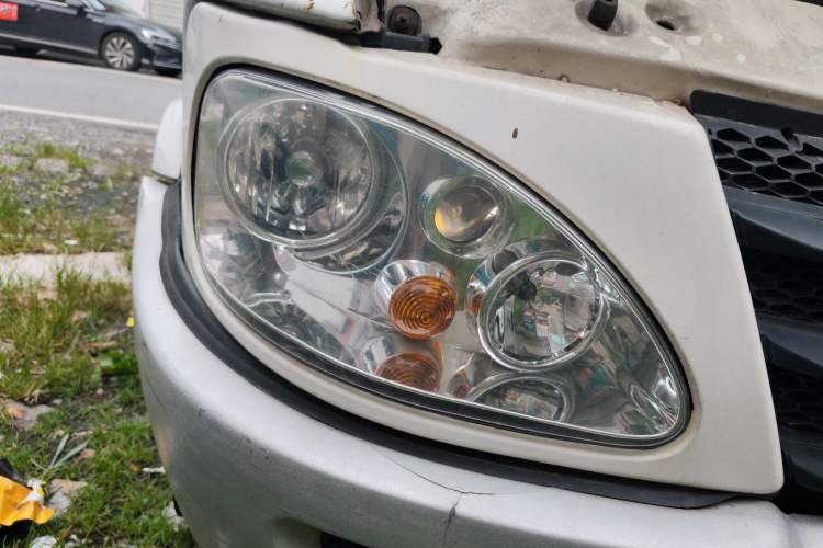 Used Iveco Power Daily 2013 2.5T-A37 Dual-Purpose High-Roof Van Right Front Headlight