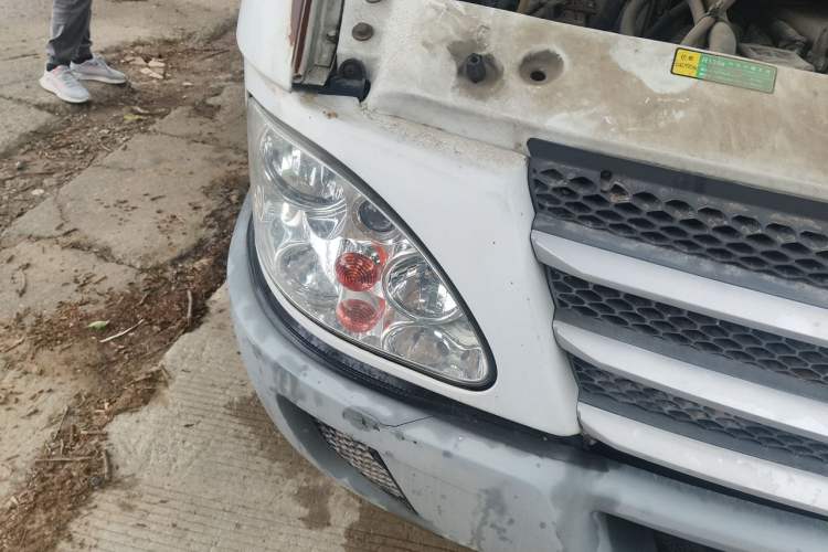 Used Iveco Power Daily 2013 2.8T-A32 All-Round Edition Right Front Headlight