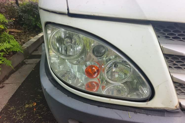 Used Iveco Power Daily 2013 2.5T-V39 Box Truck High Roof Right Front Headlight