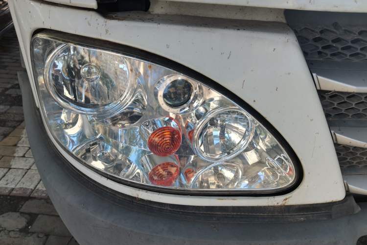 Used Iveco Power Daily 2013 2.5T-A37 Dual-Purpose High-Roof Van Right Front Headlight