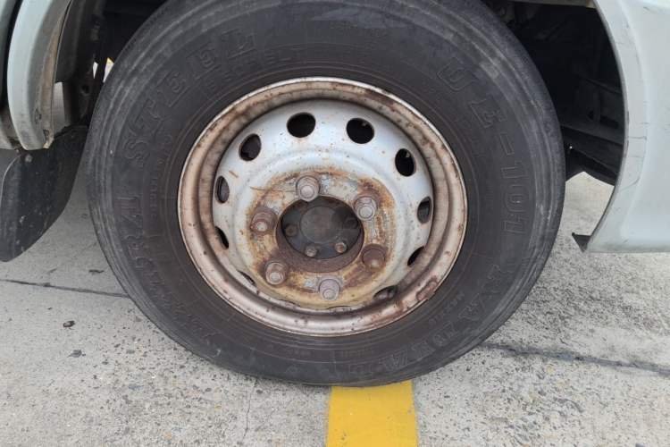 Used Iveco Power Daily 2013 2.5T-V39 Box Truck High Roof Right Front Wheel Hub