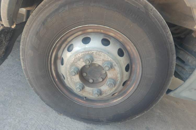 Used Iveco Power Daily 2013 2.5T-A37 Dual-Purpose High-Roof Van Right Front Wheel Hub