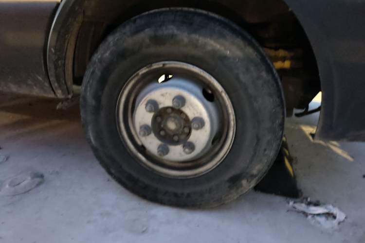 Used Iveco Power Daily 2013 2.8T-A32 All-Round Edition Right Front Wheel Hub