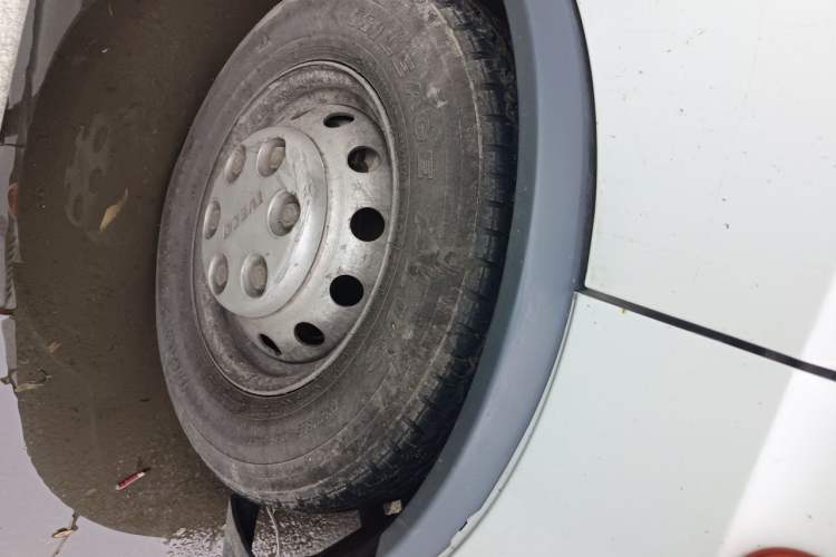 Used Iveco Power Daily 2013 3.0T-V42 Box Truck F1C Right Front Wheel Hub