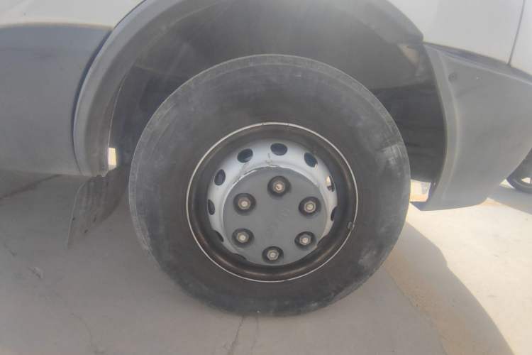 Used Iveco Power Daily 2013 3.0T-A37 Dual-Purpose Low-Roof F1C Van Right Front Wheel Hub