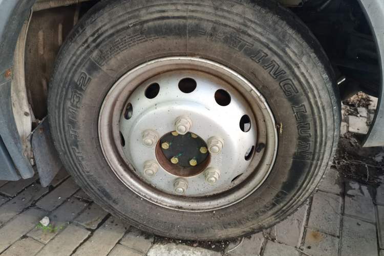 Used Iveco Power Daily 2013 2.5T-A37 Dual-Purpose High-Roof Van Right Front Wheel Hub