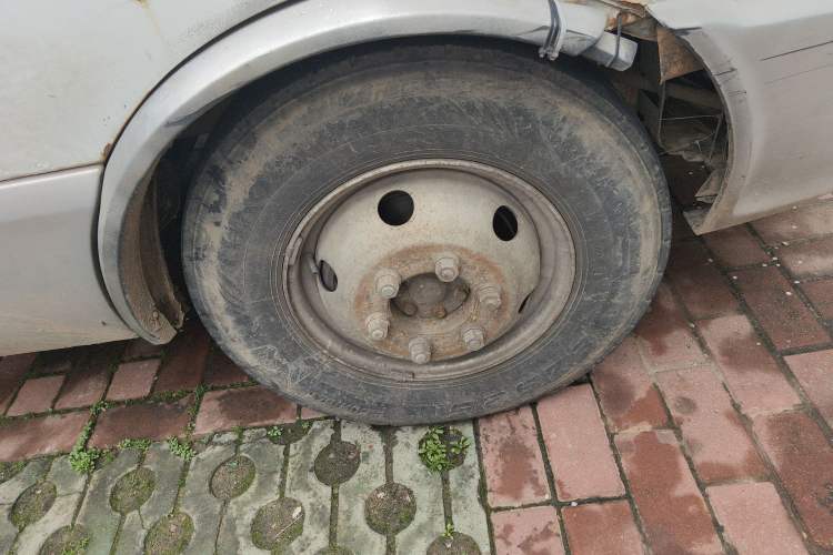 Used Iveco Power Daily 2013 2.8T-A32 Express Version Right Front Wheel Hub