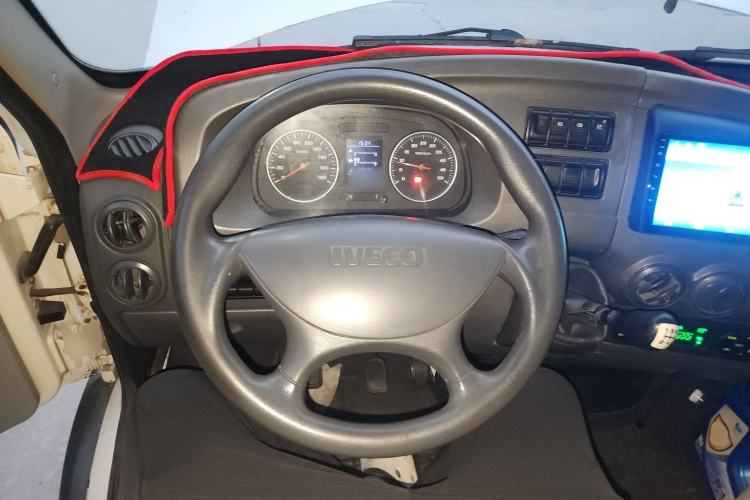 Used Iveco Power Daily 2013 2.8T-A36 Dual-Purpose Passenger and Cargo Vehicle Steering Wheel
